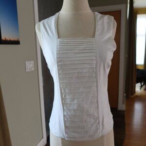 Akris square neck pleated fitted sleeveless top/tank size US 6/FR 38 white $350